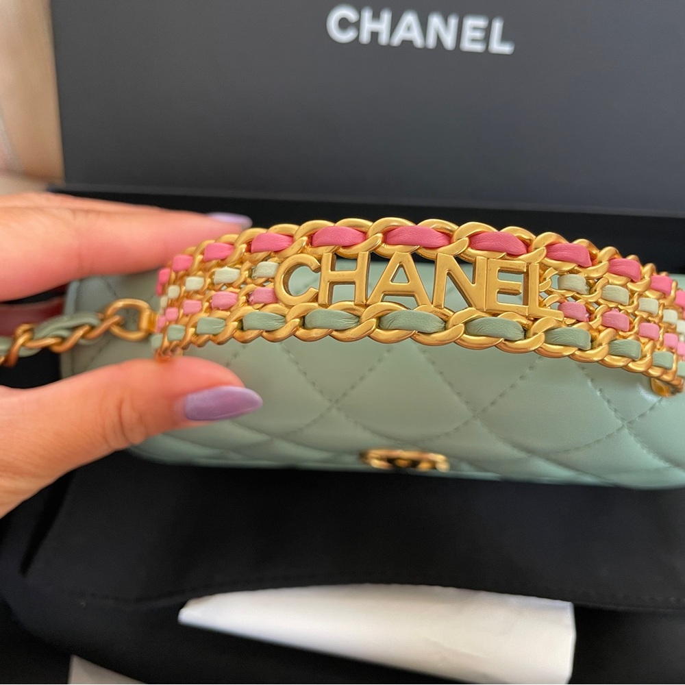 CHANEL Green Quilted Crossbody Bag with Gold Hardware - Picture 2 of 9
